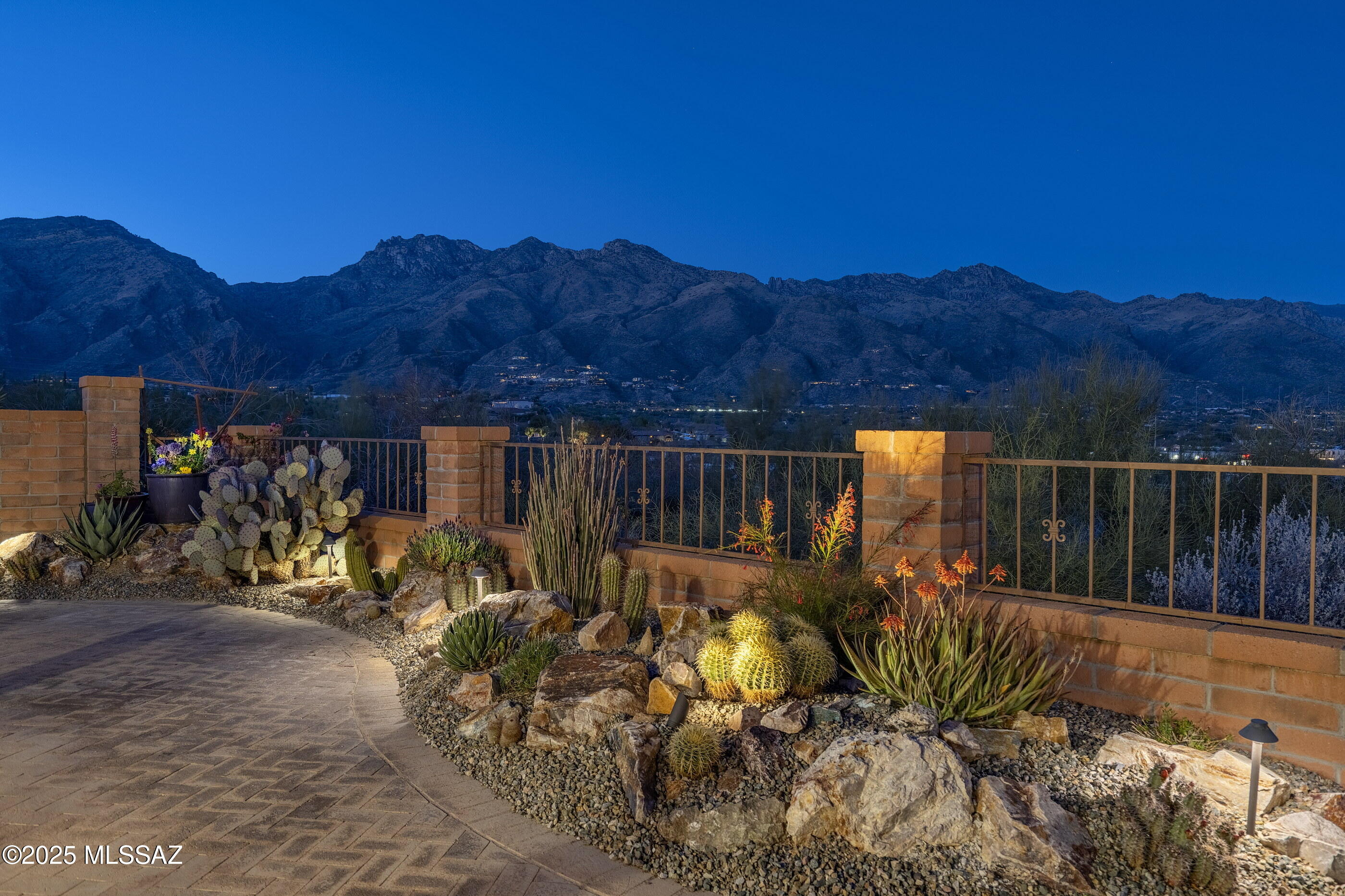 5394 N Vía Sempreverde