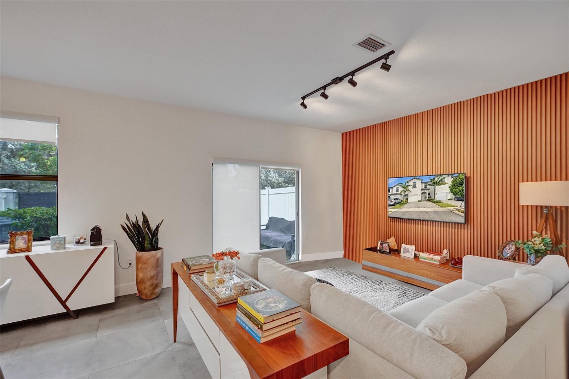 20313 NW 4th Ct 20313