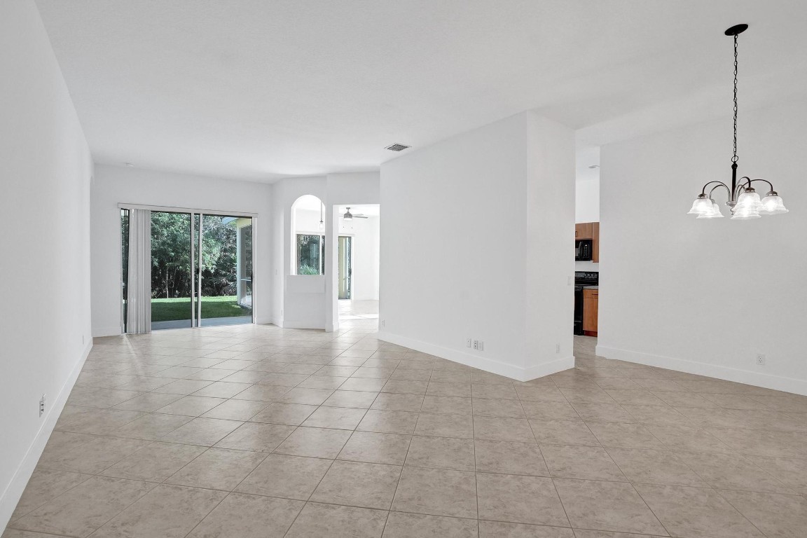 118 NW Pleasant Grove Way