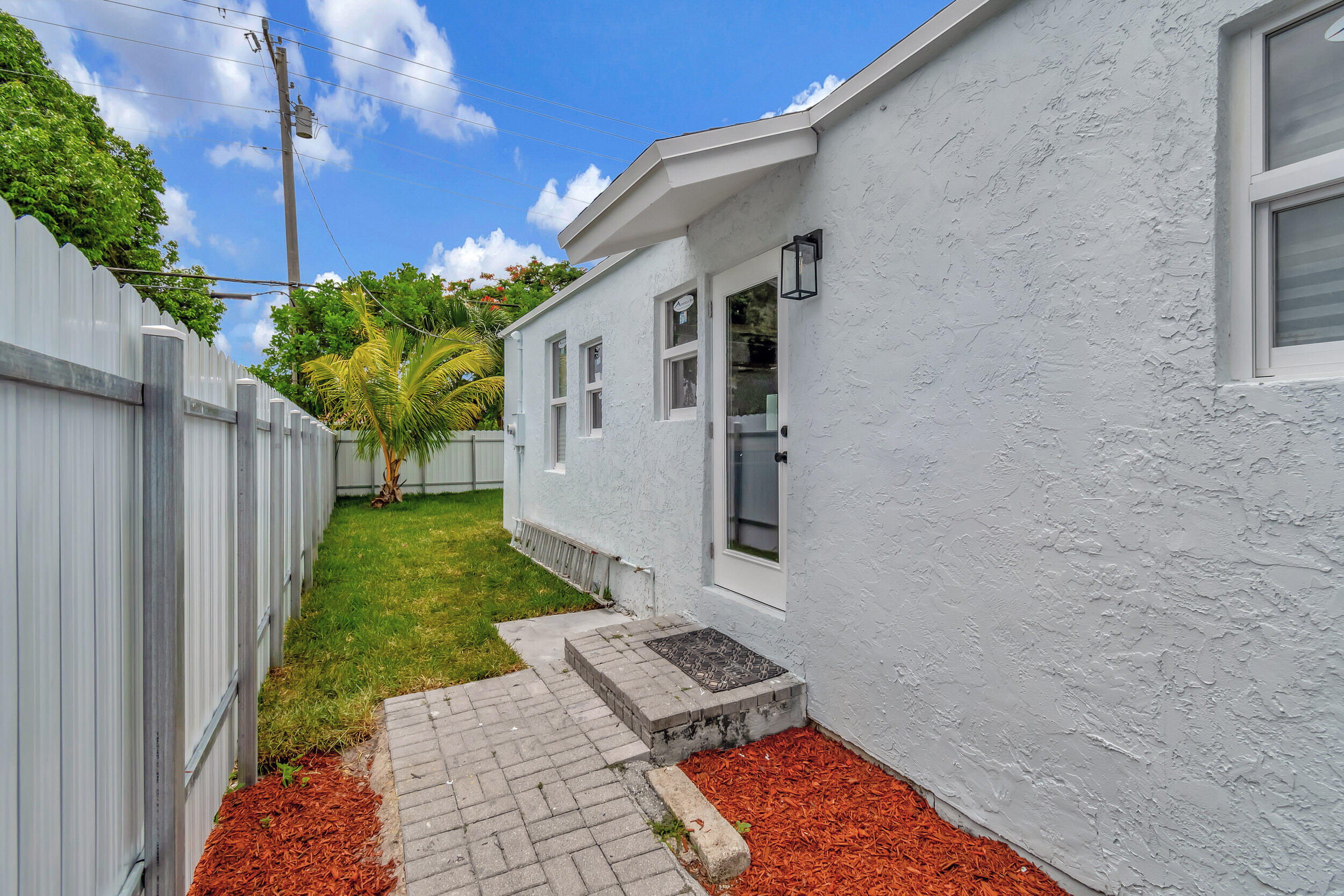 301 NW 8th Avenue