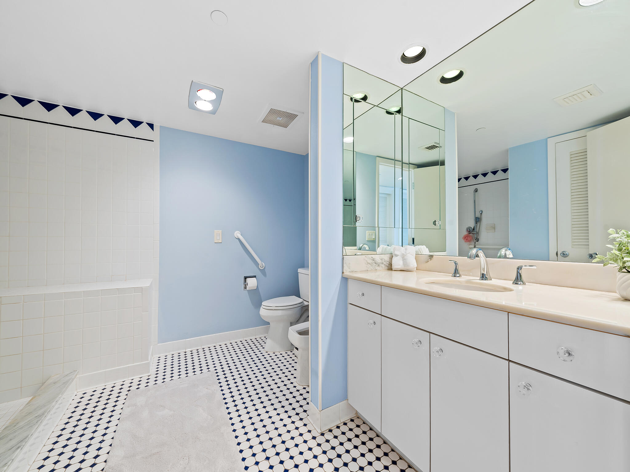 2727 S Ocean Boulevard 304