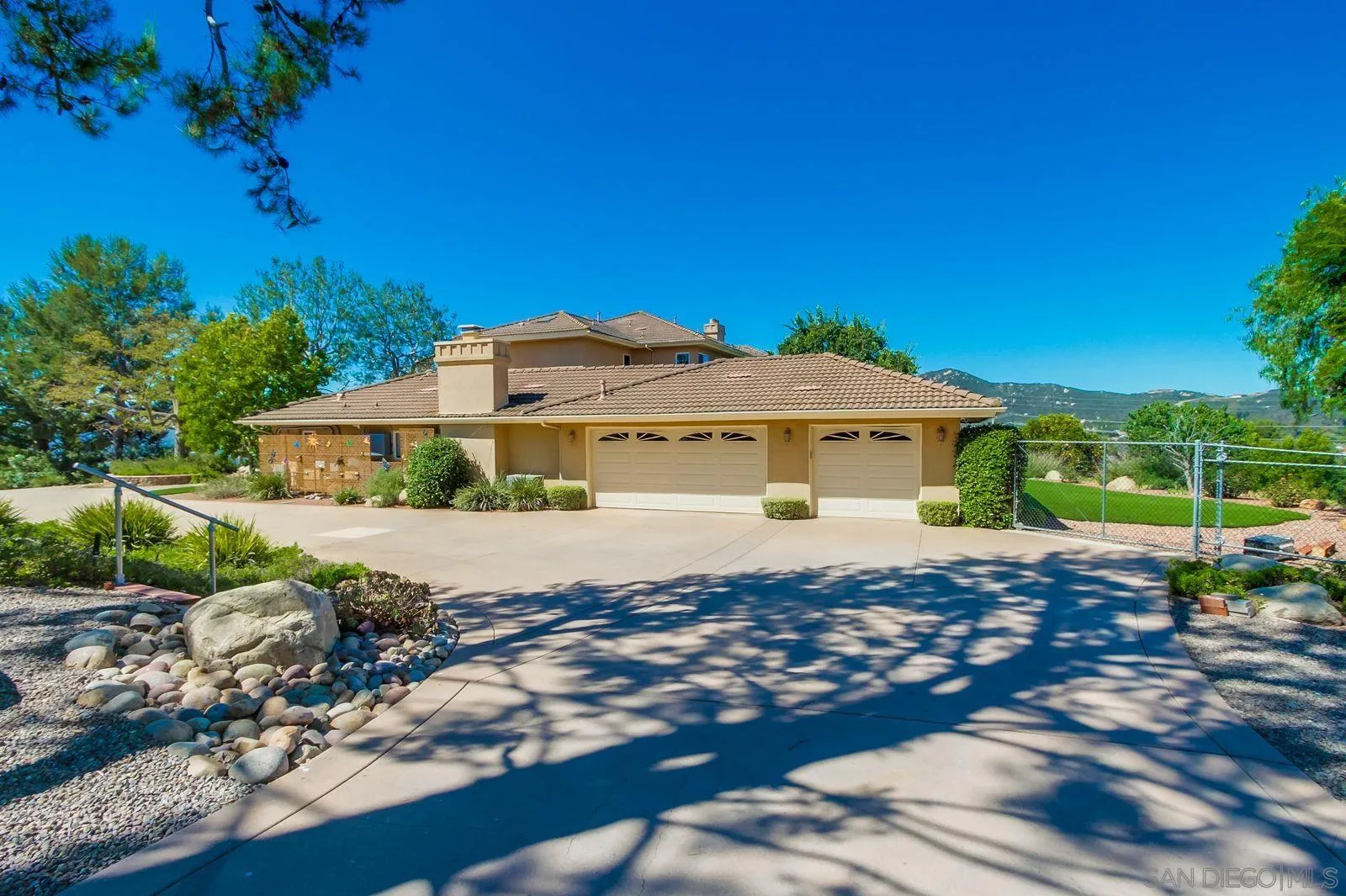 13852 Northcrest Ln