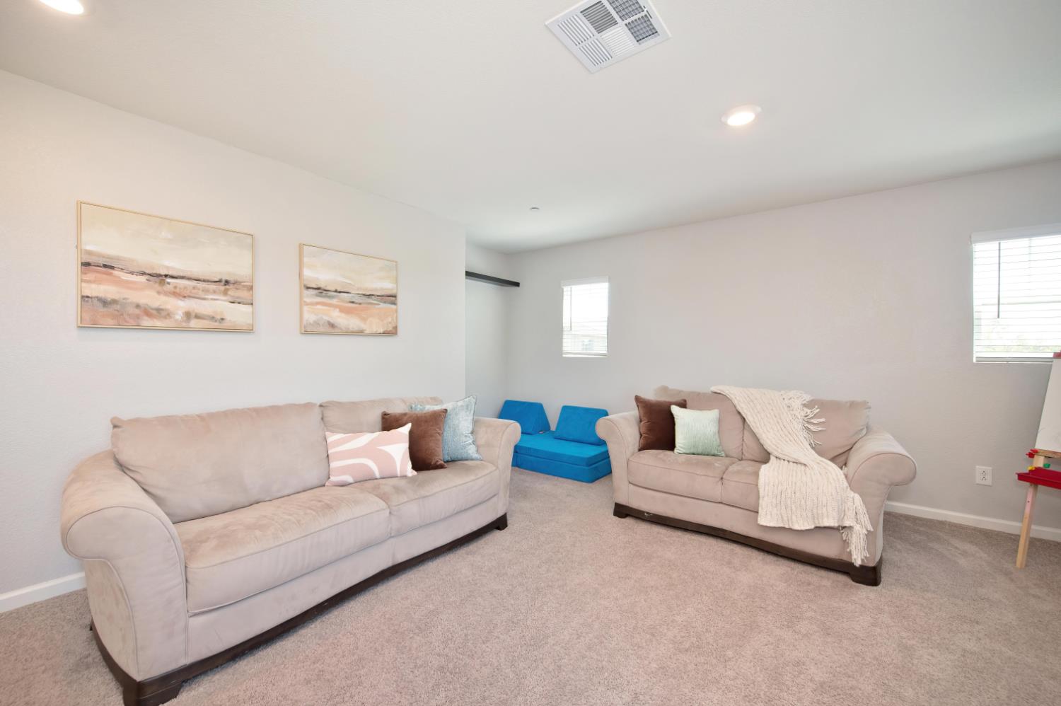 985 Lincolnshire Circle