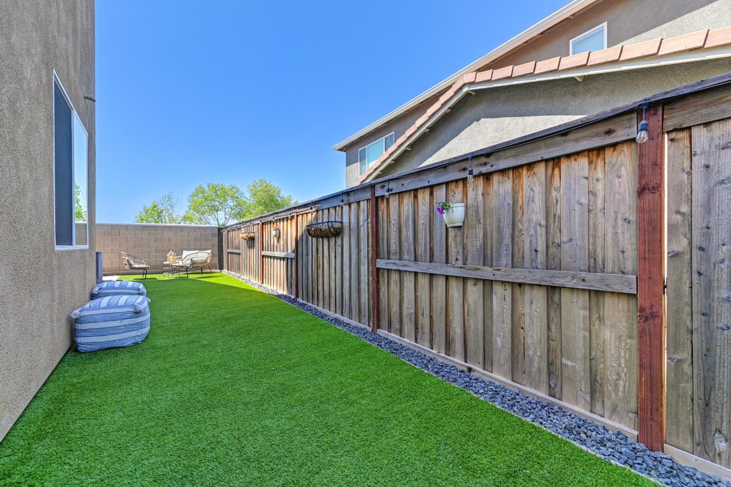 985 Lincolnshire Circle