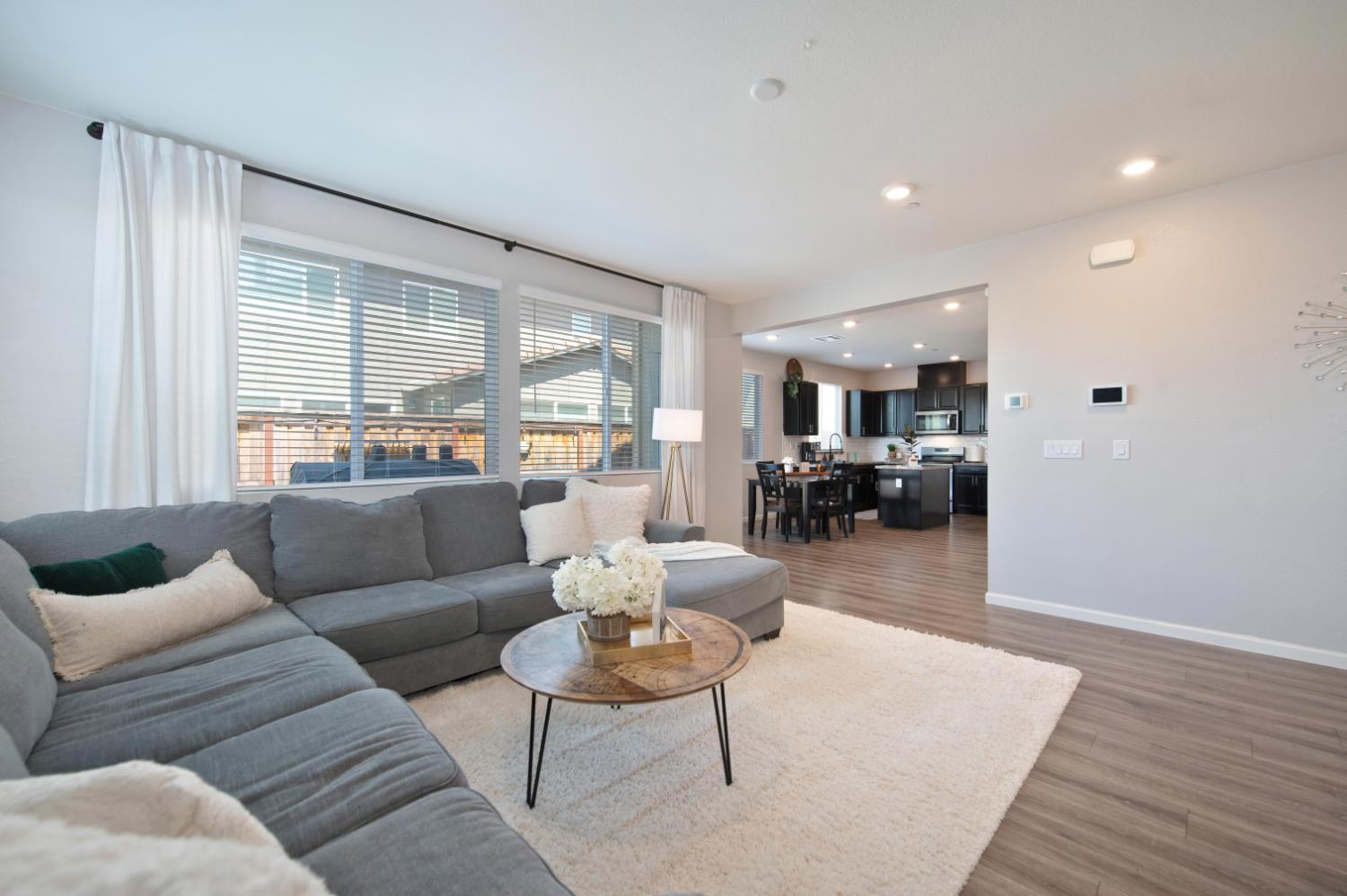 985 Lincolnshire Circle