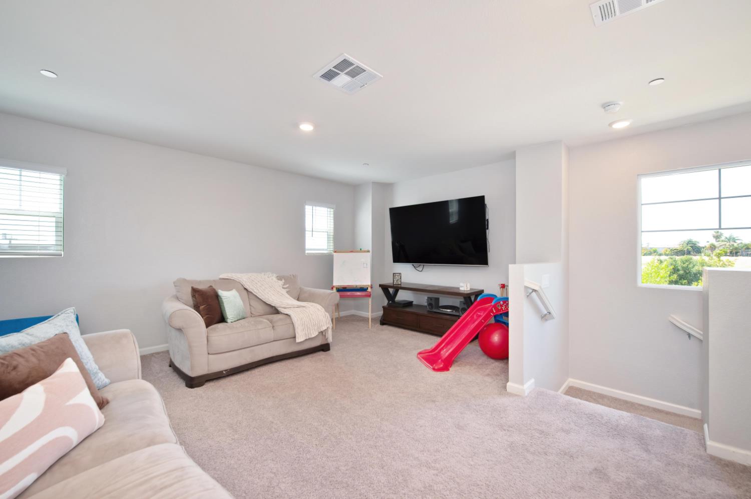 985 Lincolnshire Circle