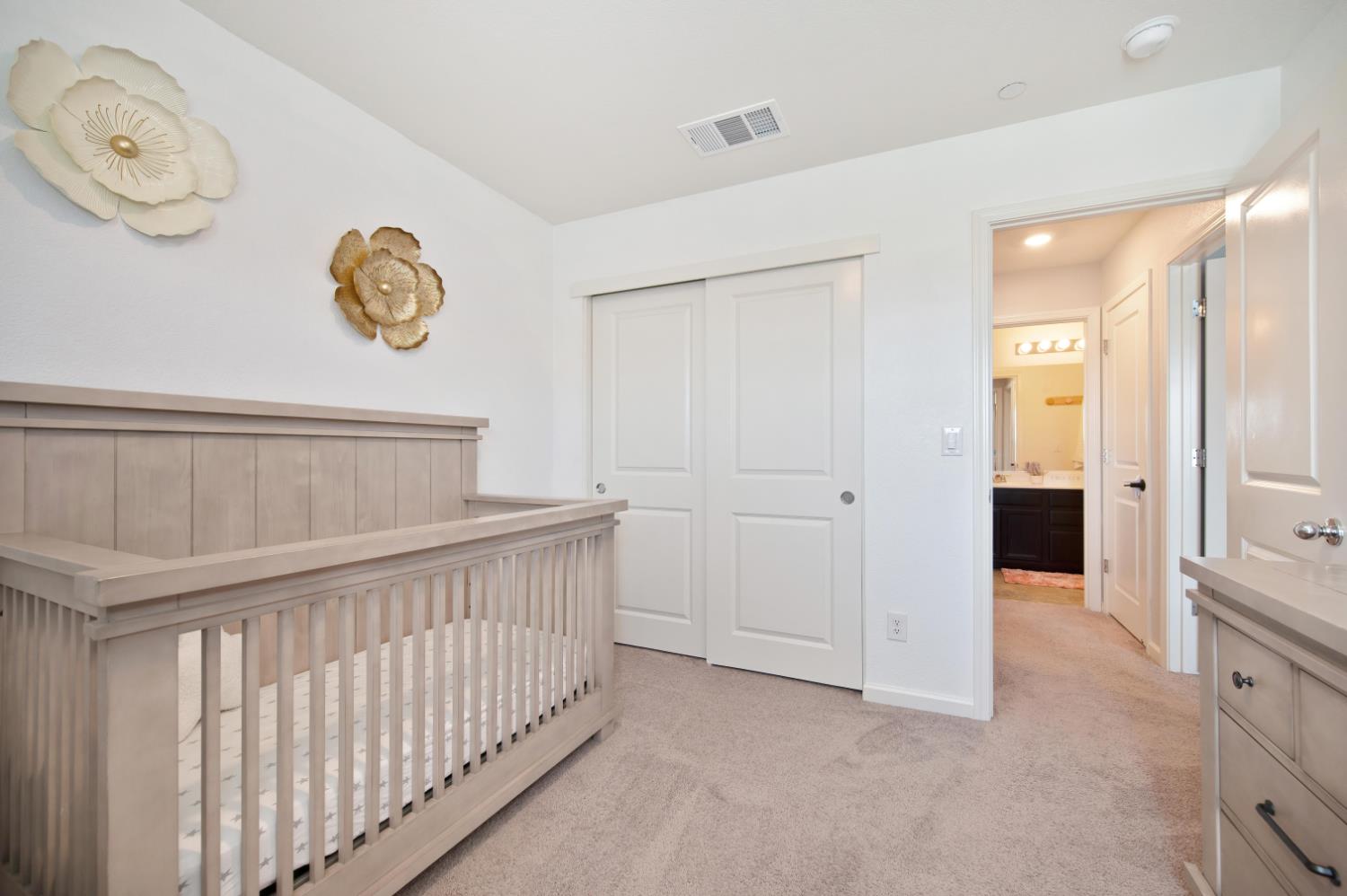 985 Lincolnshire Circle
