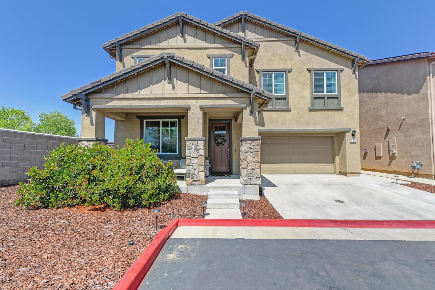 985 Lincolnshire Circle