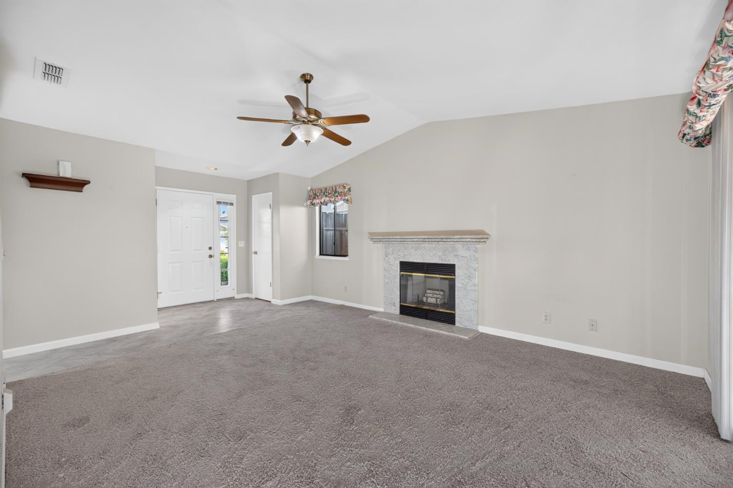 1724 Amber Leaf Way