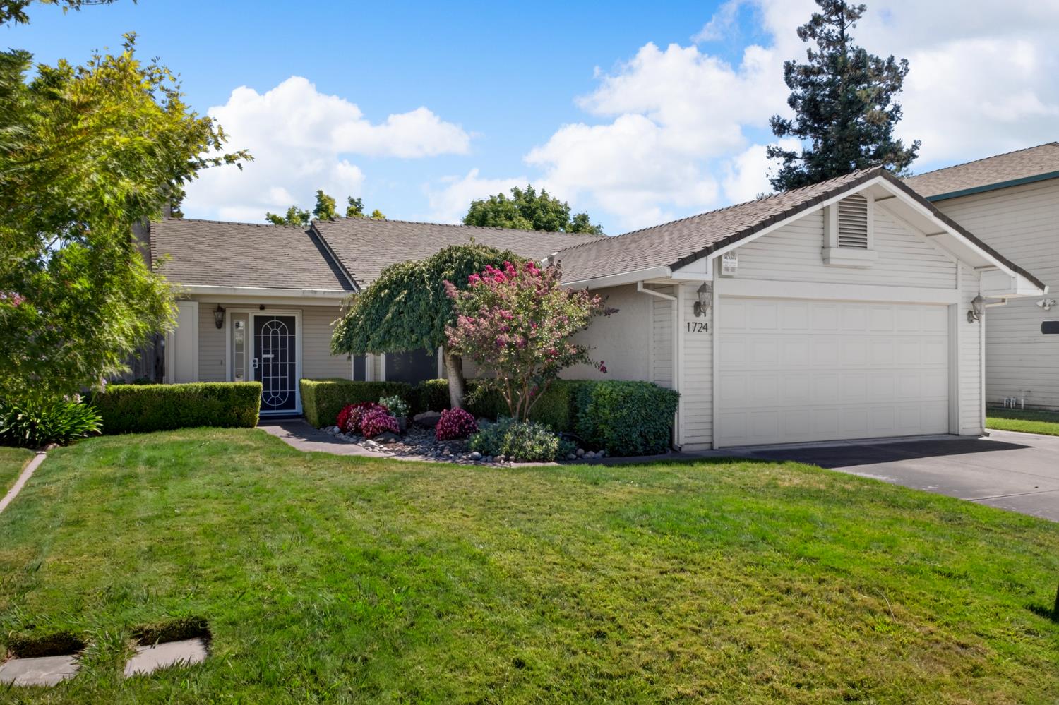 1724 Amber Leaf Way