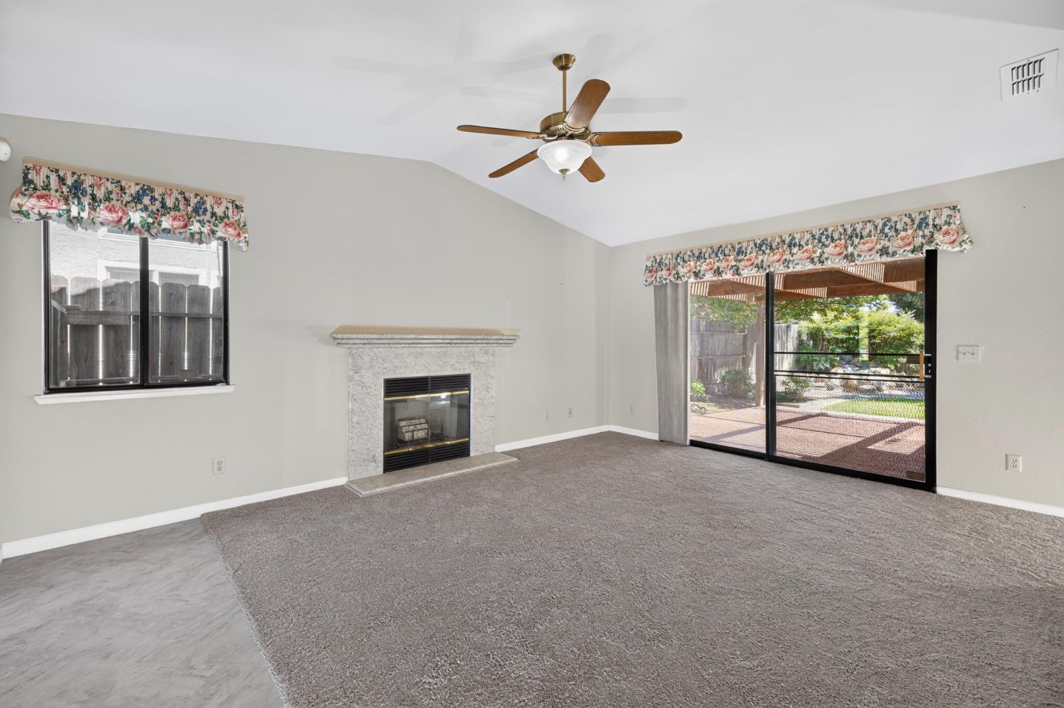 1724 Amber Leaf Way