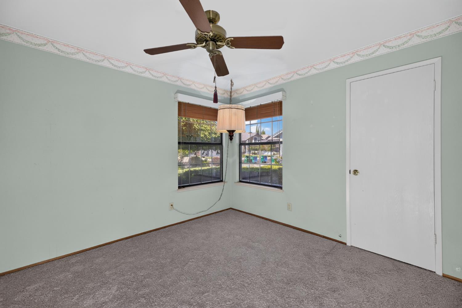 1724 Amber Leaf Way