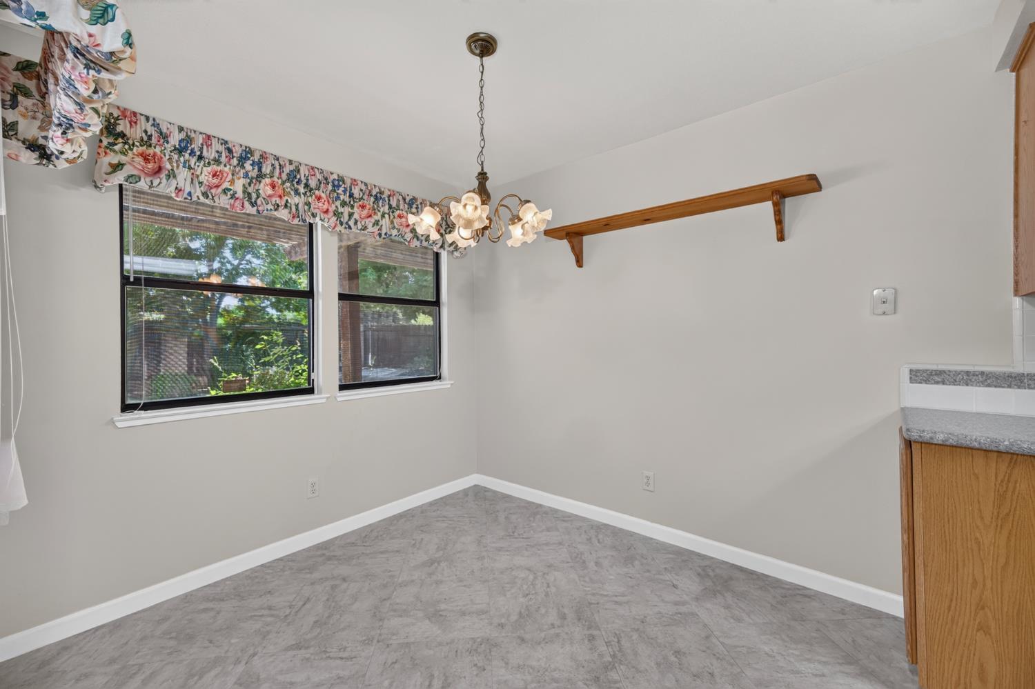 1724 Amber Leaf Way