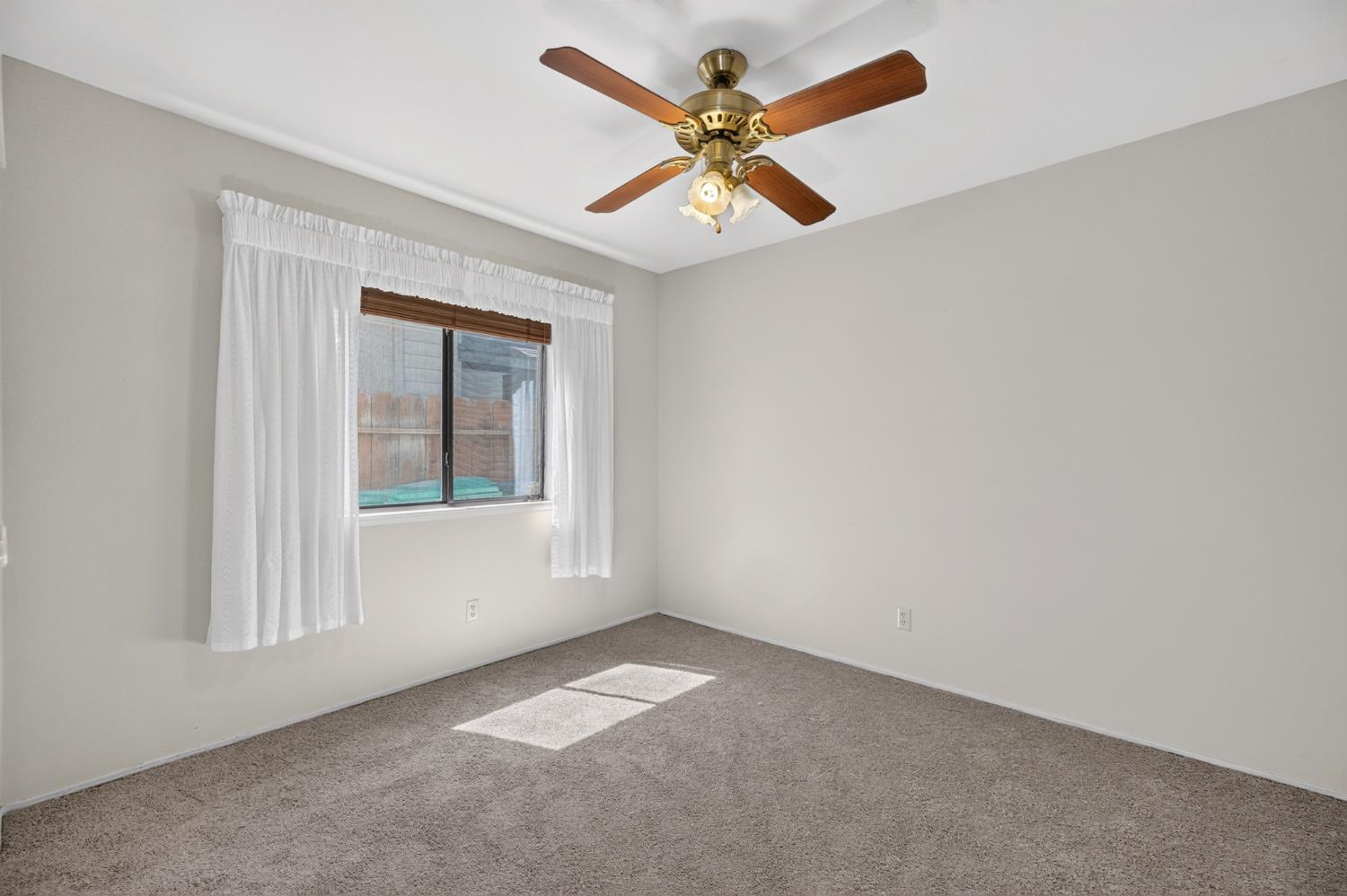 1724 Amber Leaf Way
