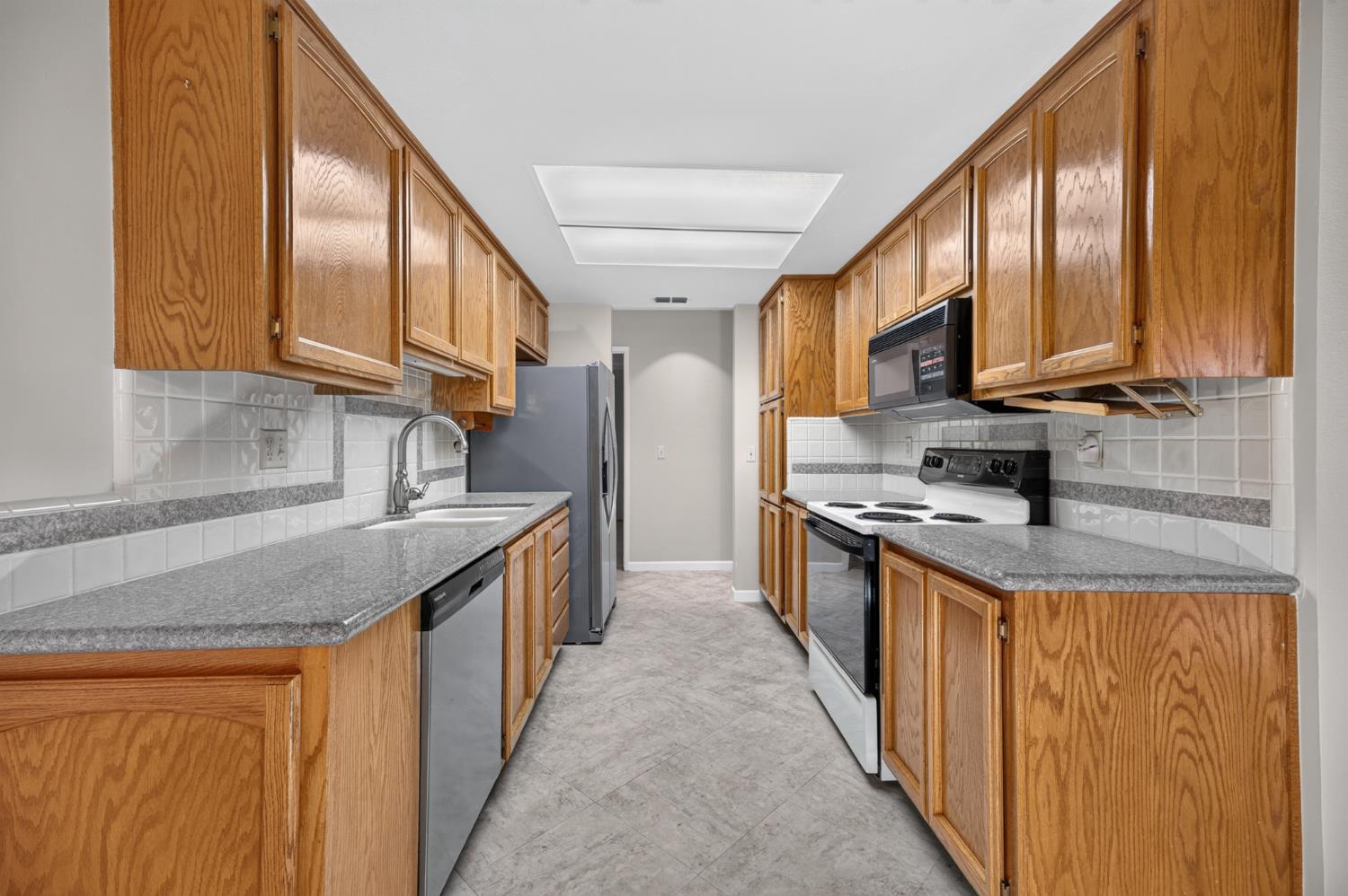 1724 Amber Leaf Way