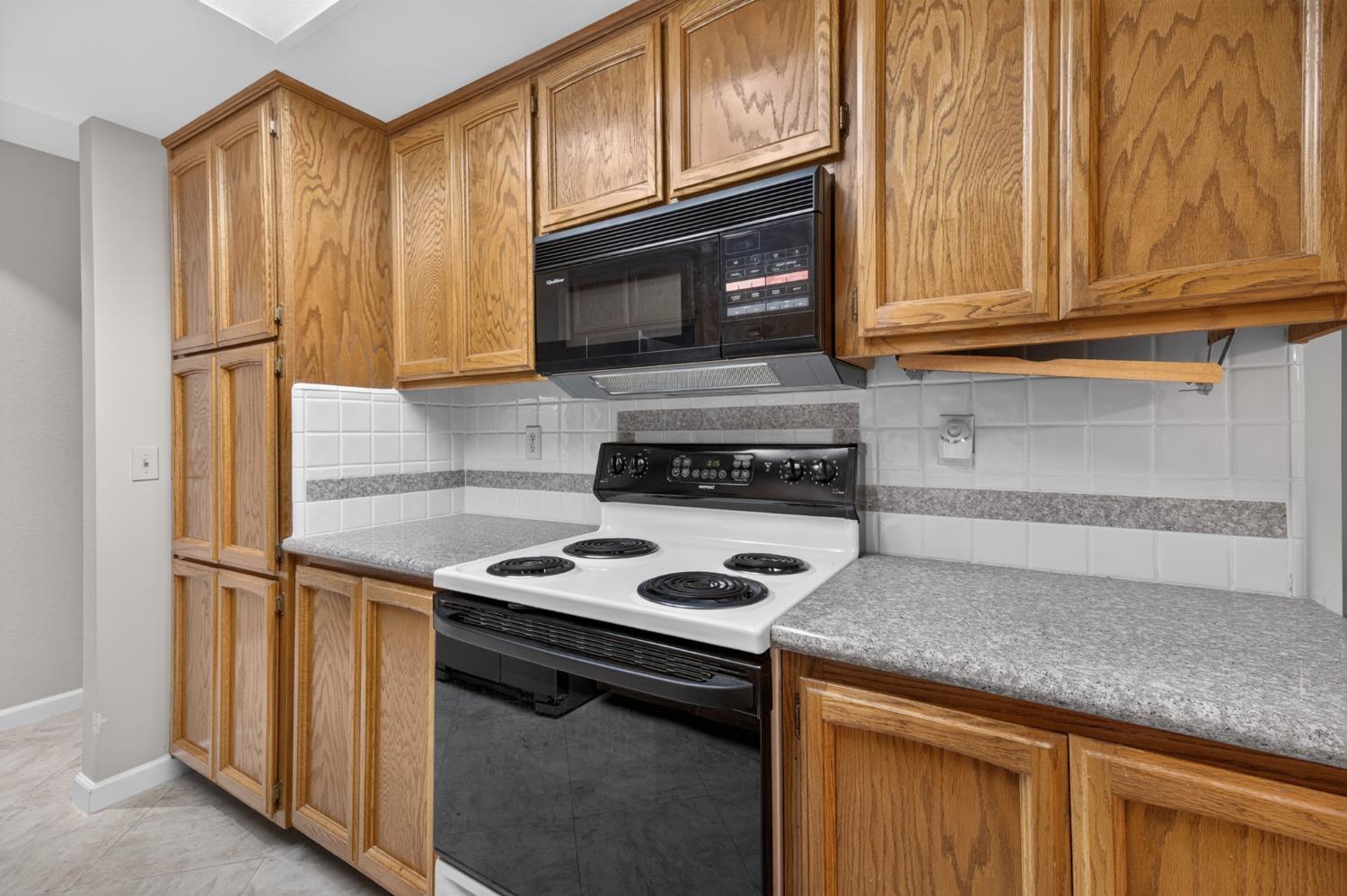 1724 Amber Leaf Way