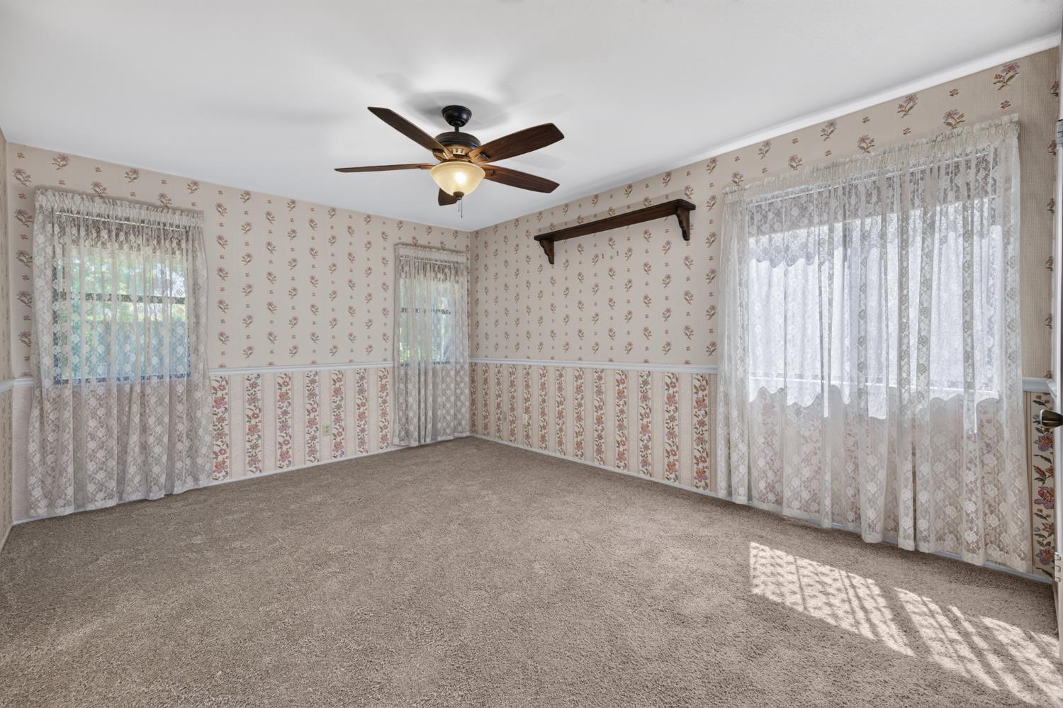 1724 Amber Leaf Way
