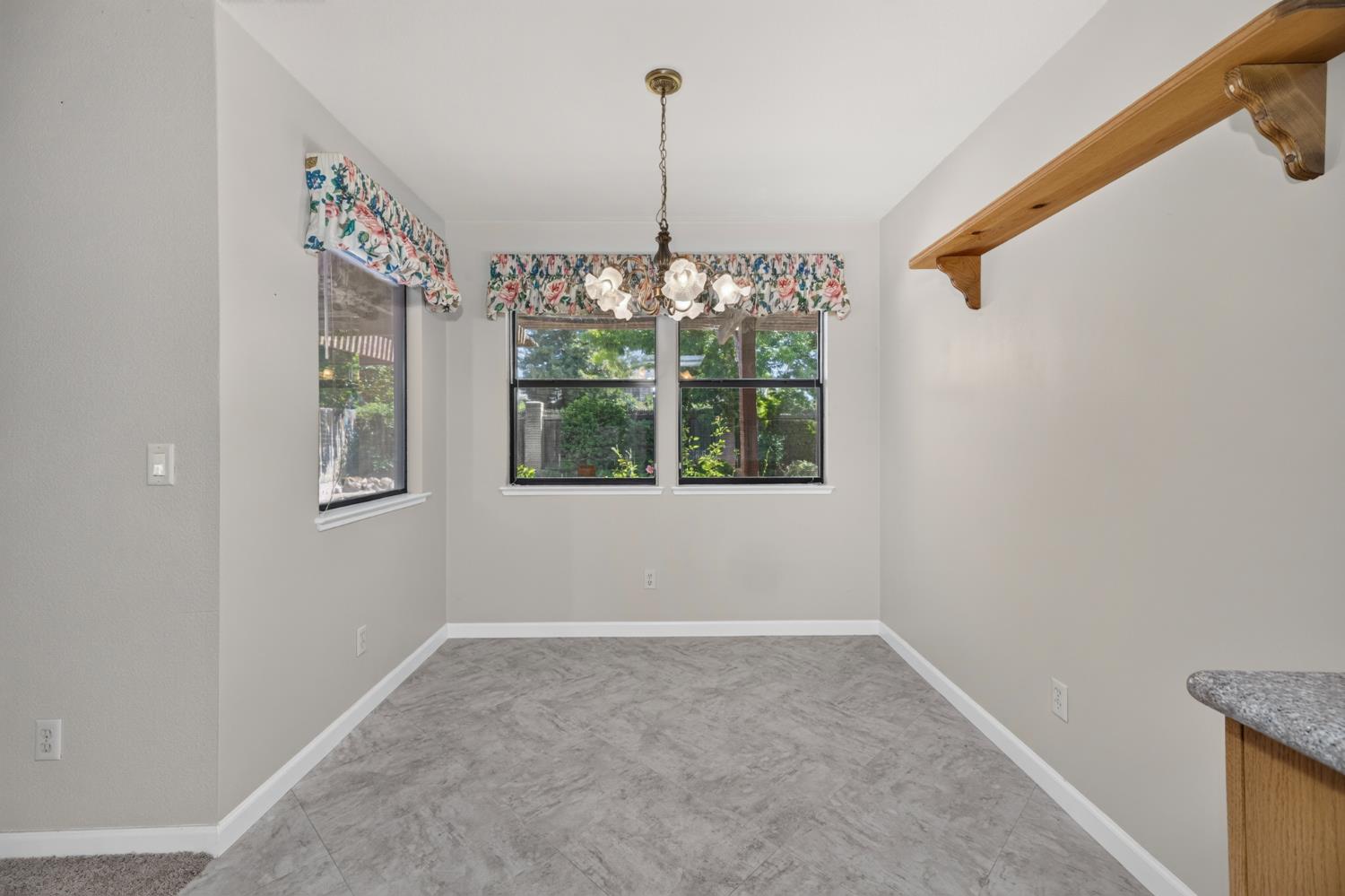 1724 Amber Leaf Way