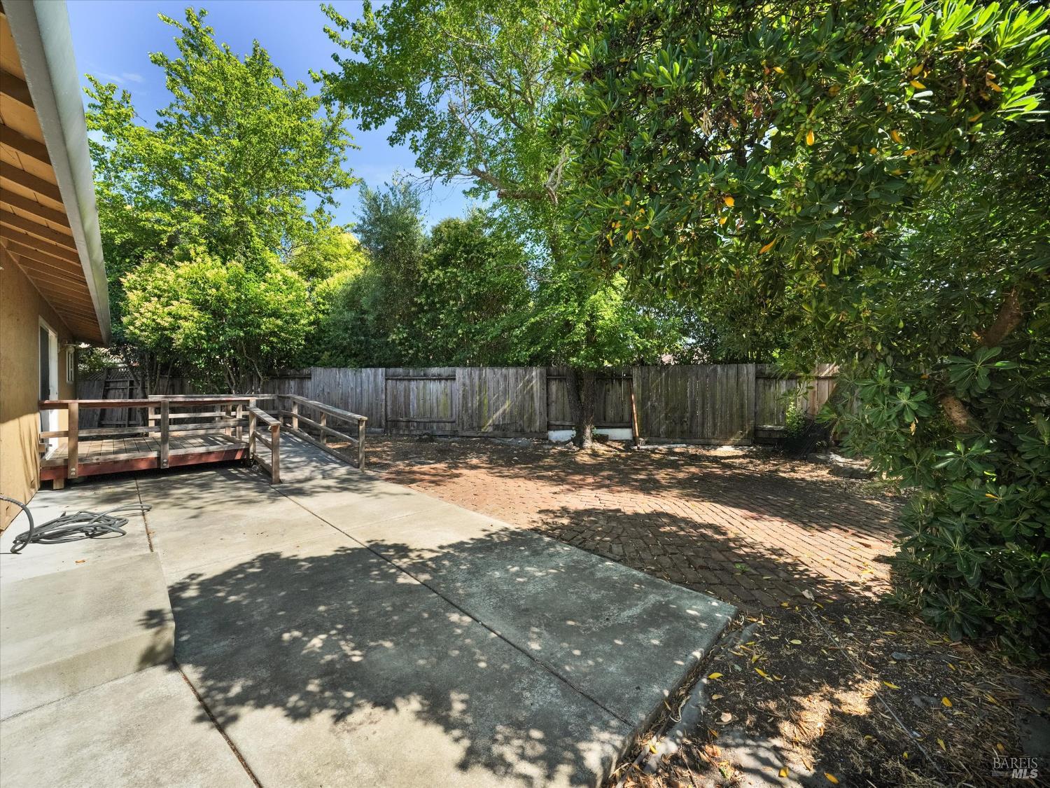 4068 Siskiyou Ave