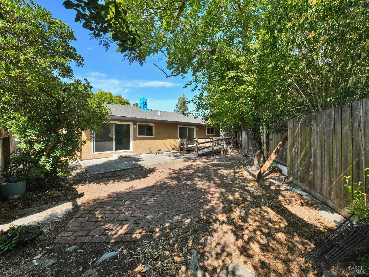 4068 Siskiyou Ave