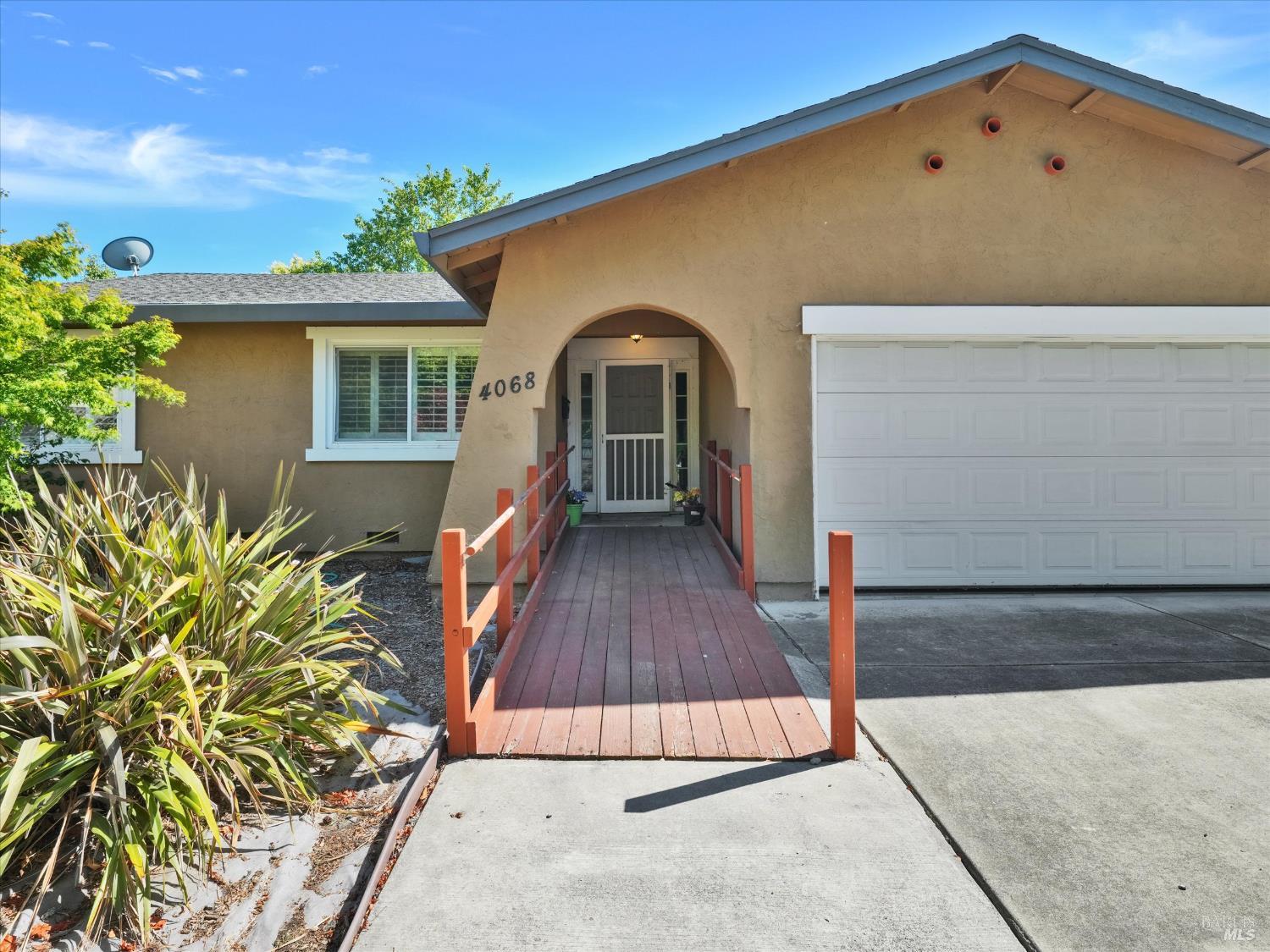 4068 Siskiyou Ave