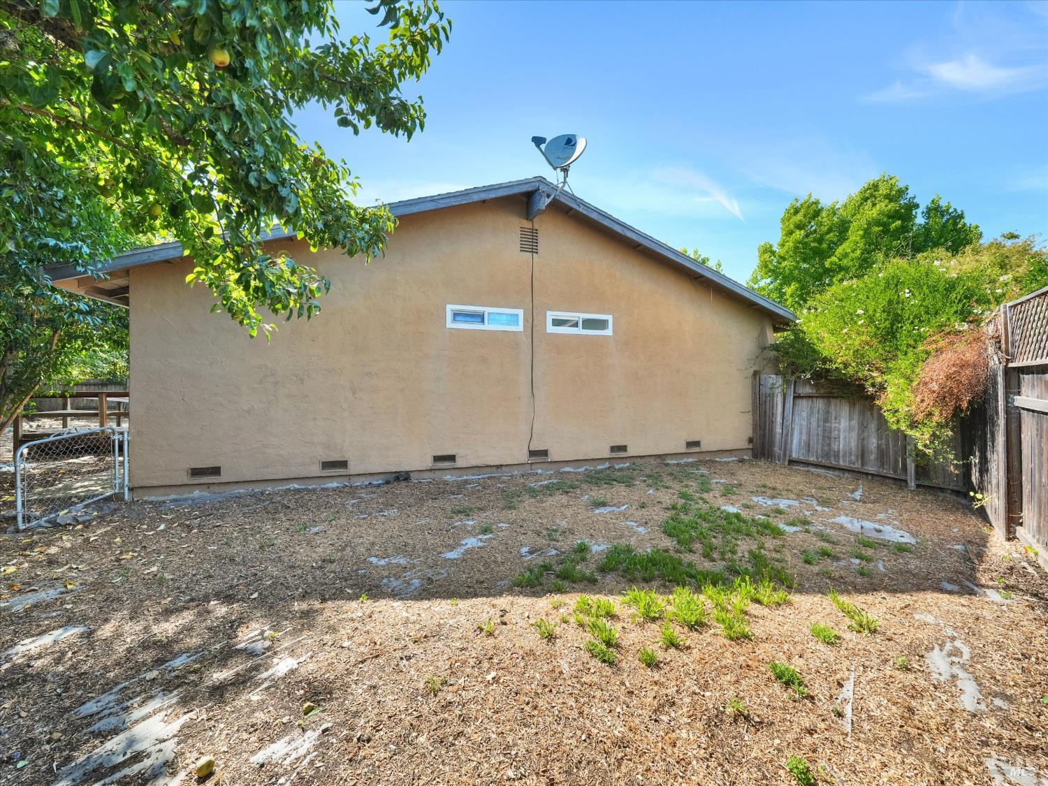 4068 Siskiyou Ave