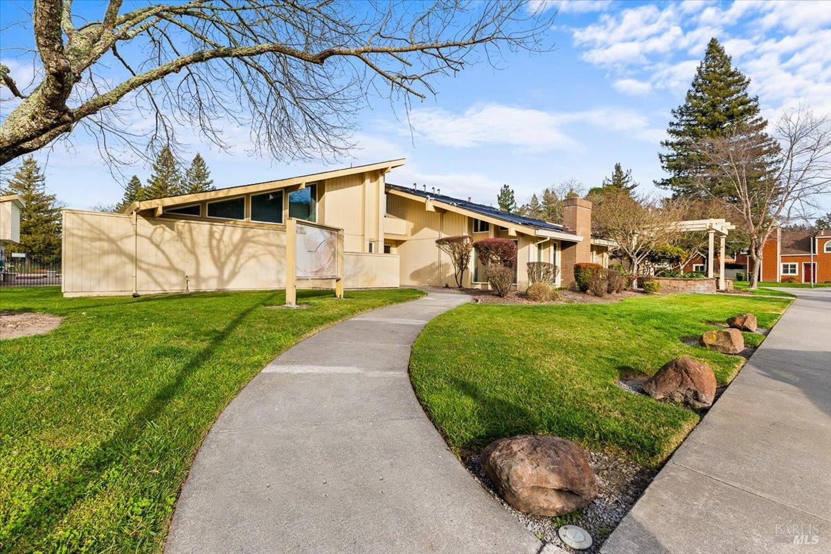 2707 Lakeview Dr