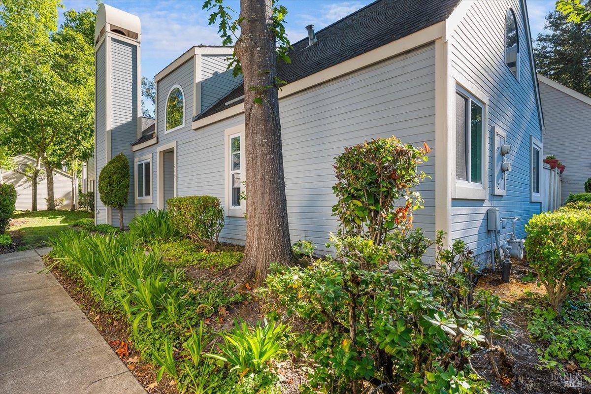 2707 Lakeview Dr