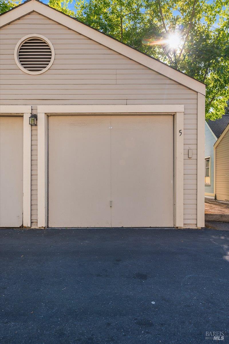 2707 Lakeview Dr