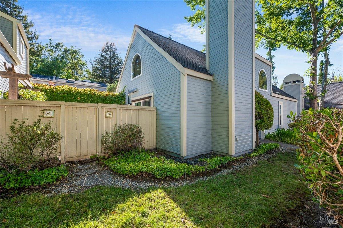2707 Lakeview Dr