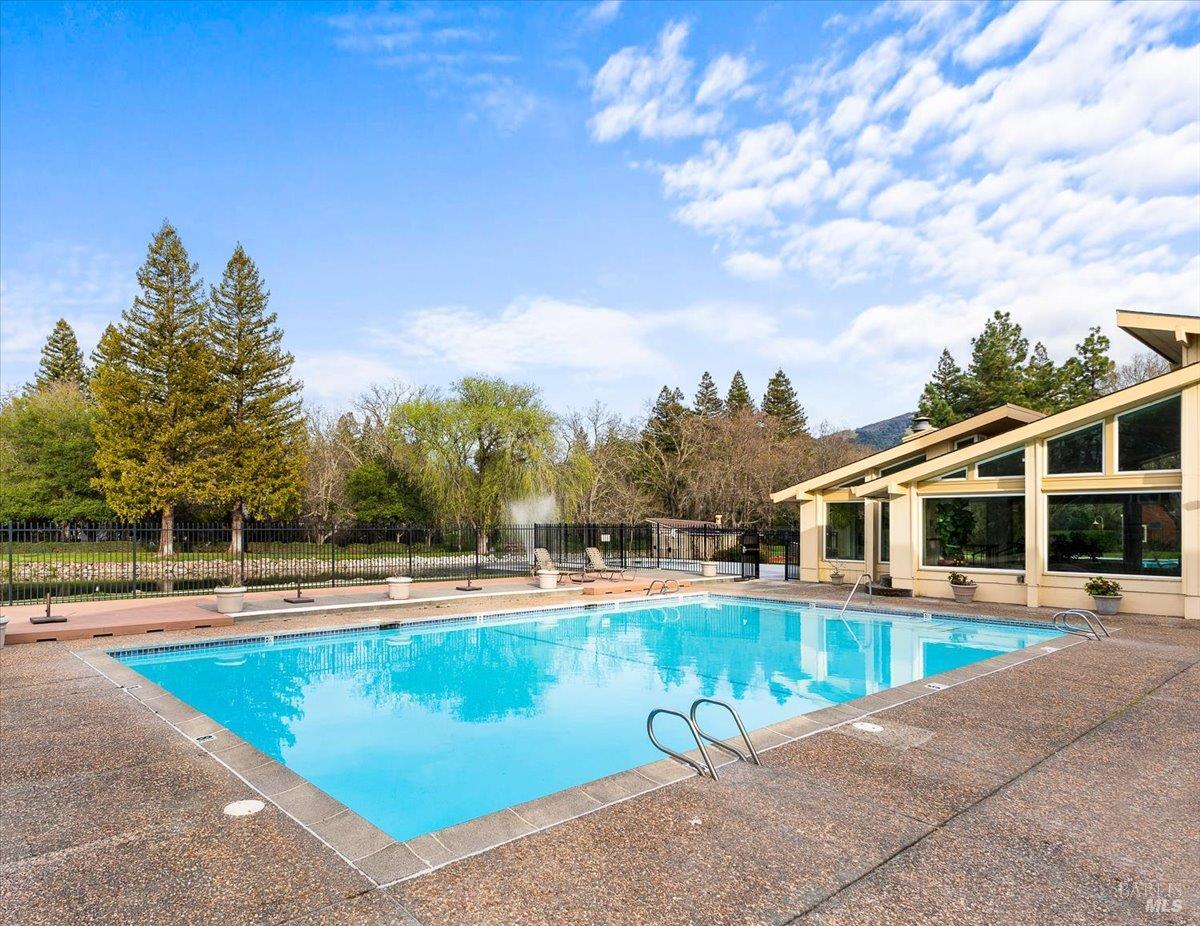 2707 Lakeview Dr