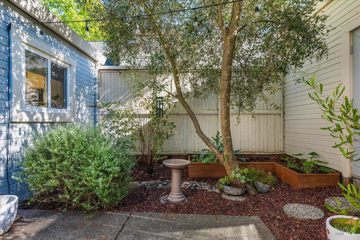 2707 Lakeview Dr