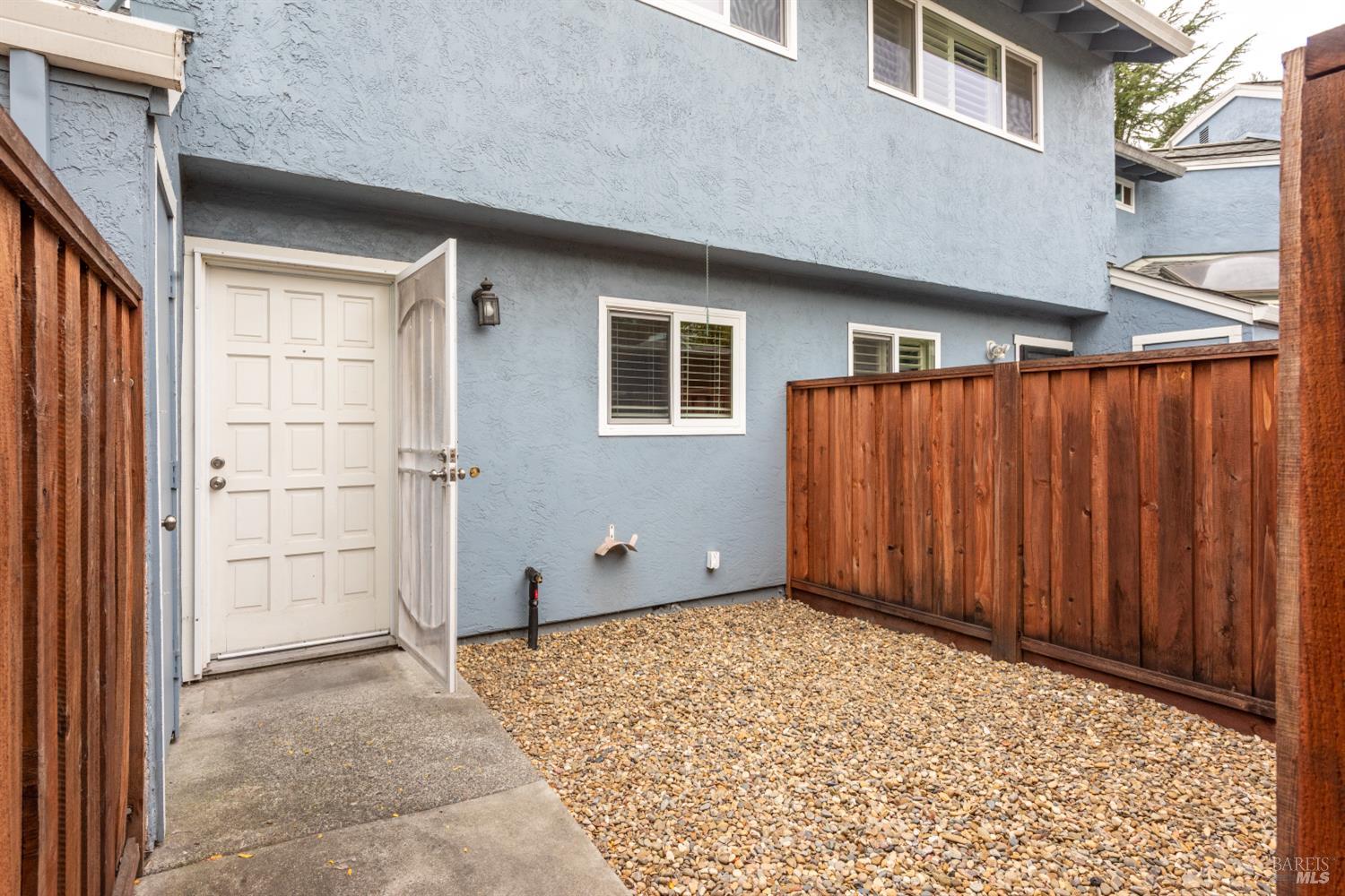 641 Racquet Club Cir