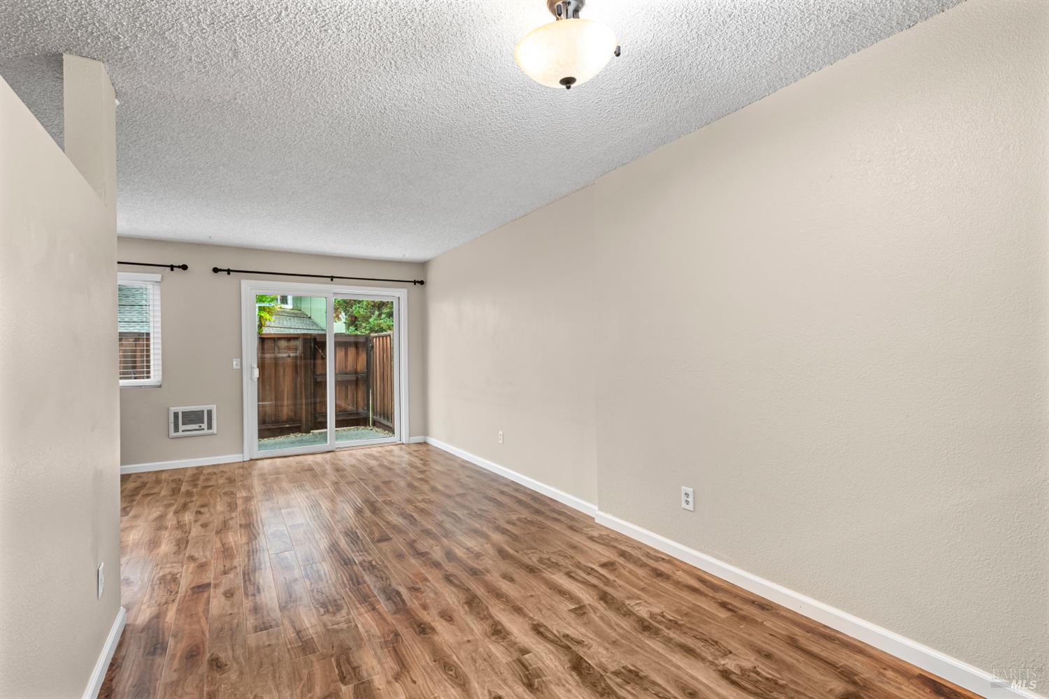641 Racquet Club Cir