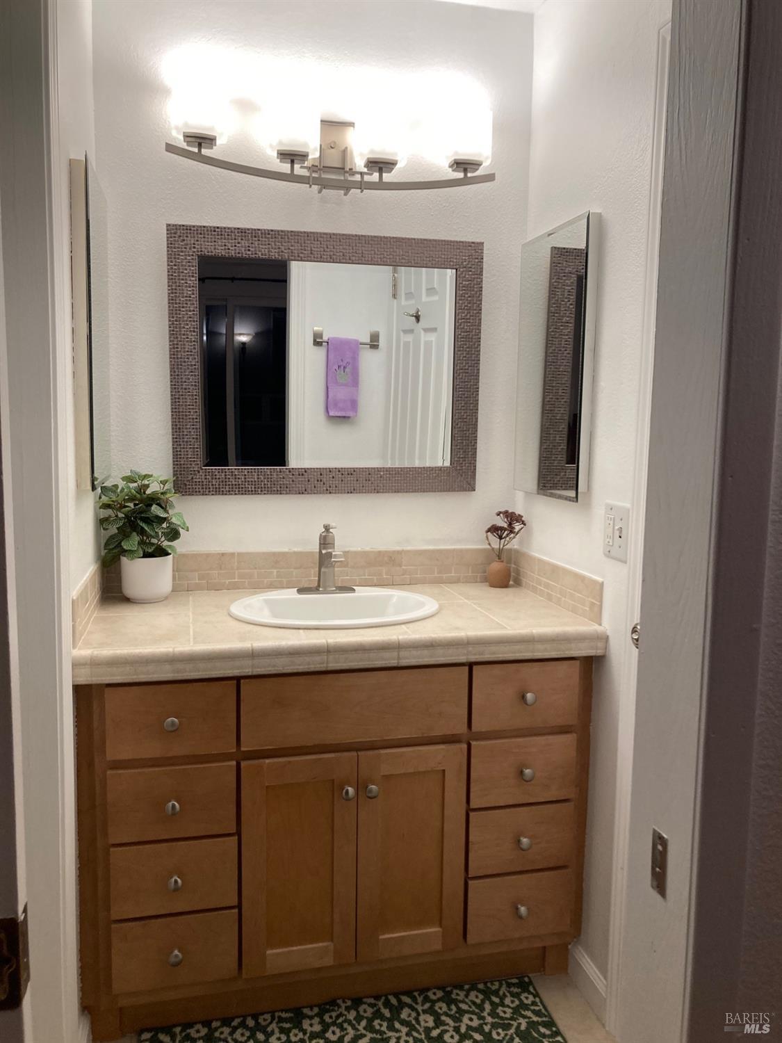 641 Racquet Club Cir