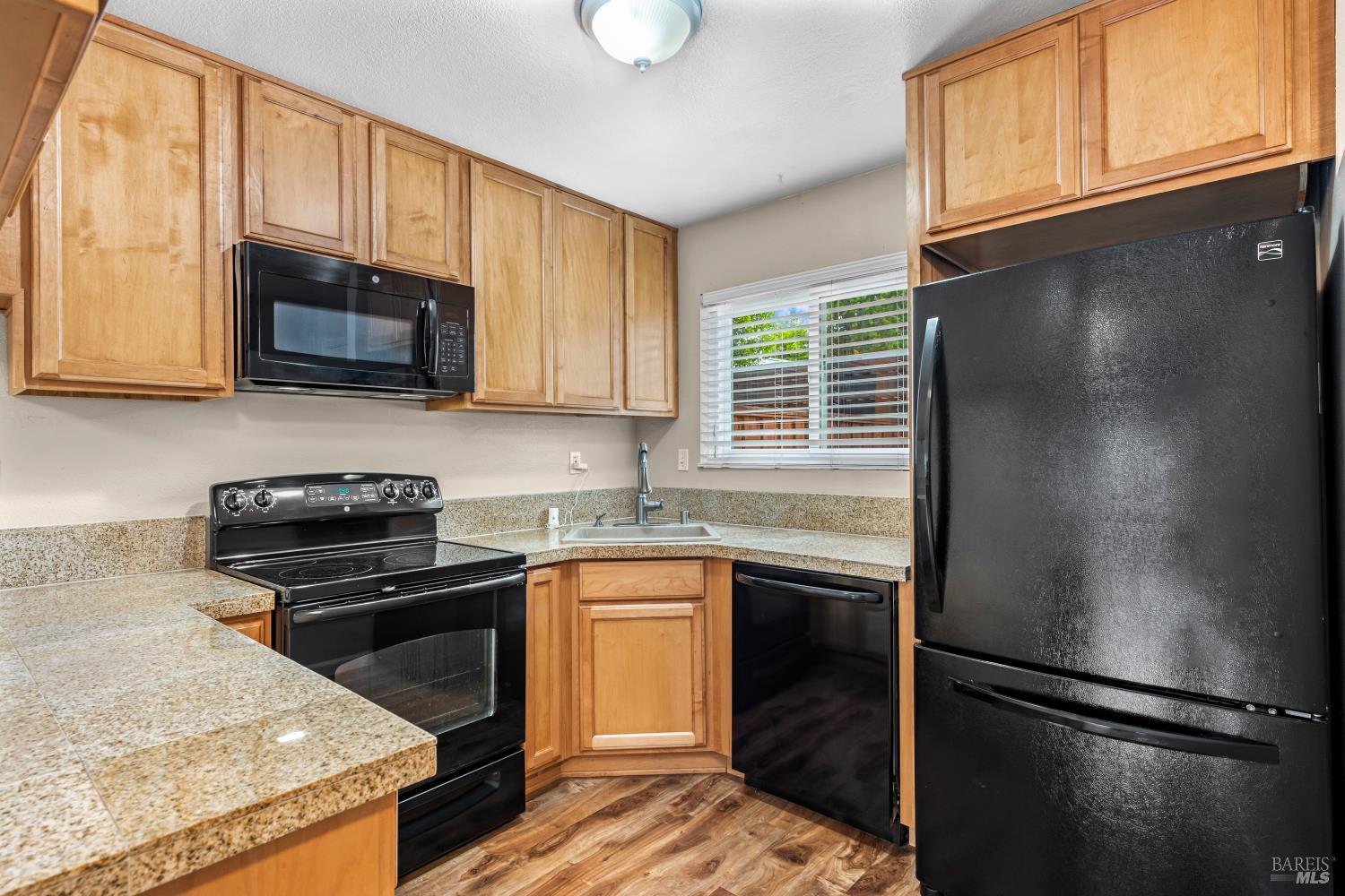 641 Racquet Club Cir