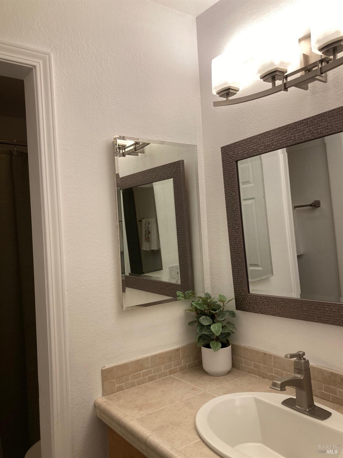 641 Racquet Club Cir