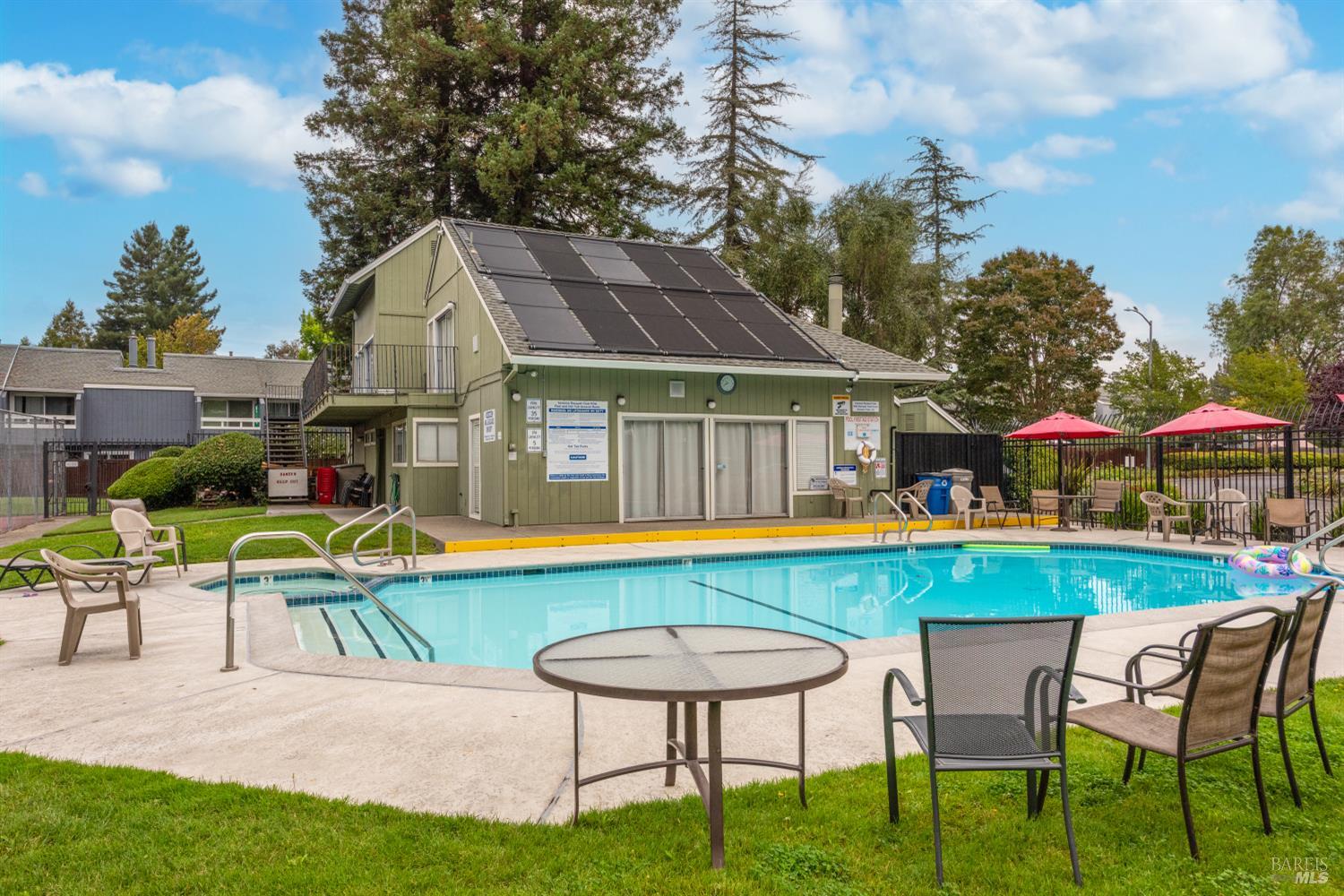 641 Racquet Club Cir