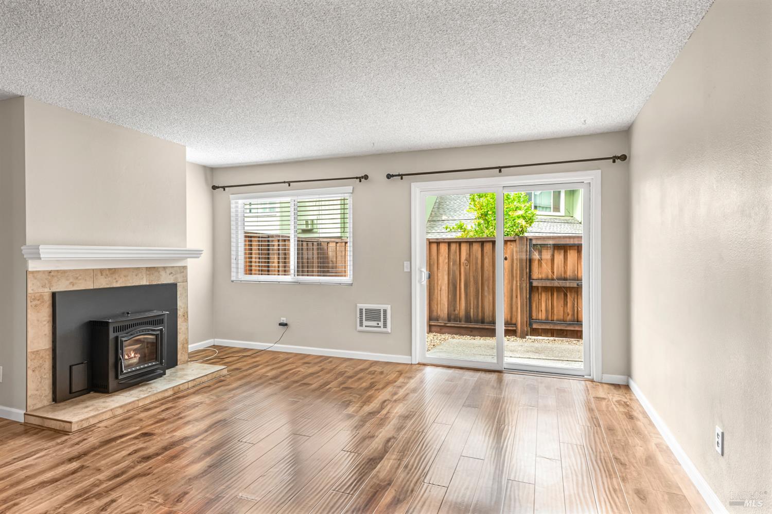 641 Racquet Club Cir