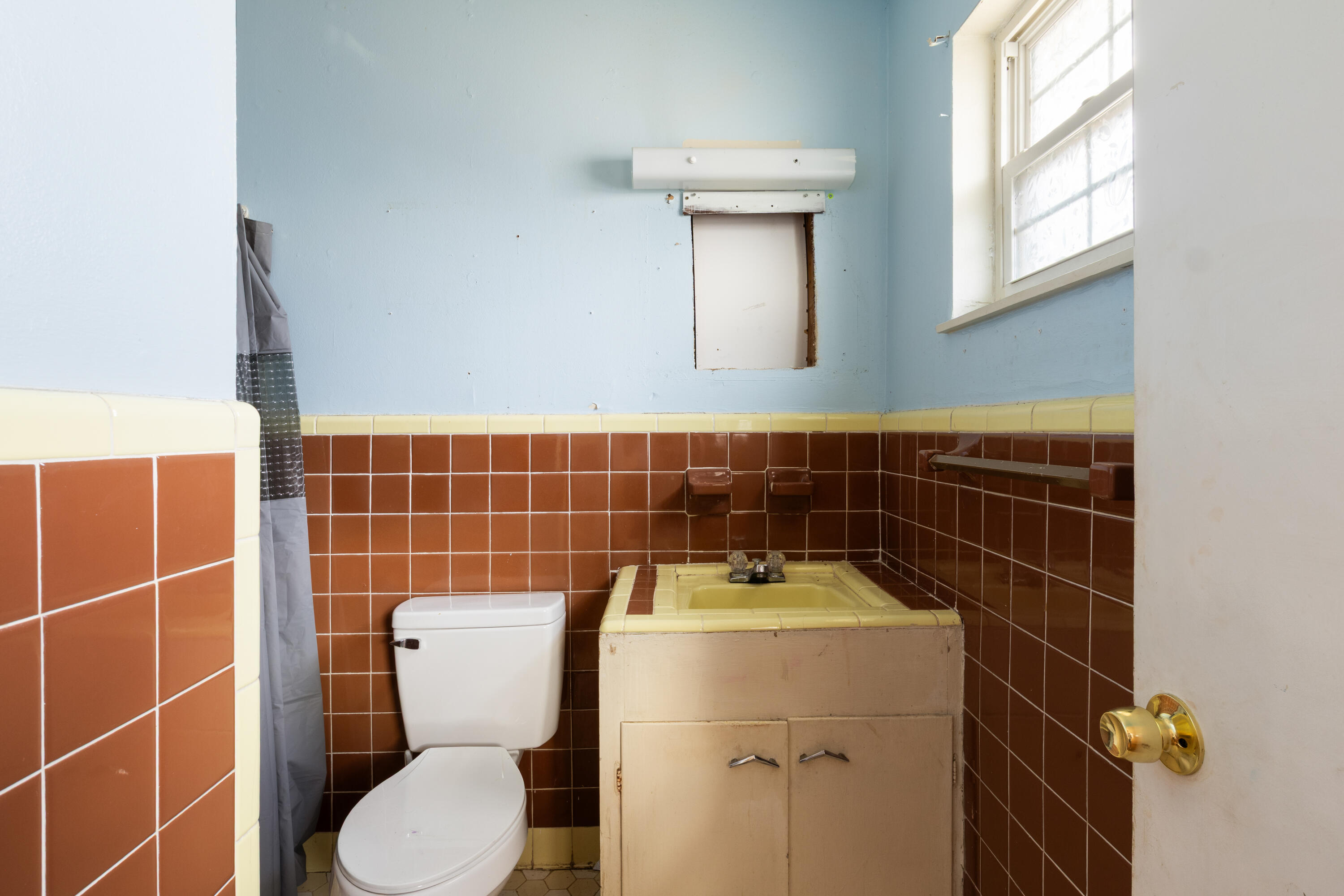 284 Airport Boulevard