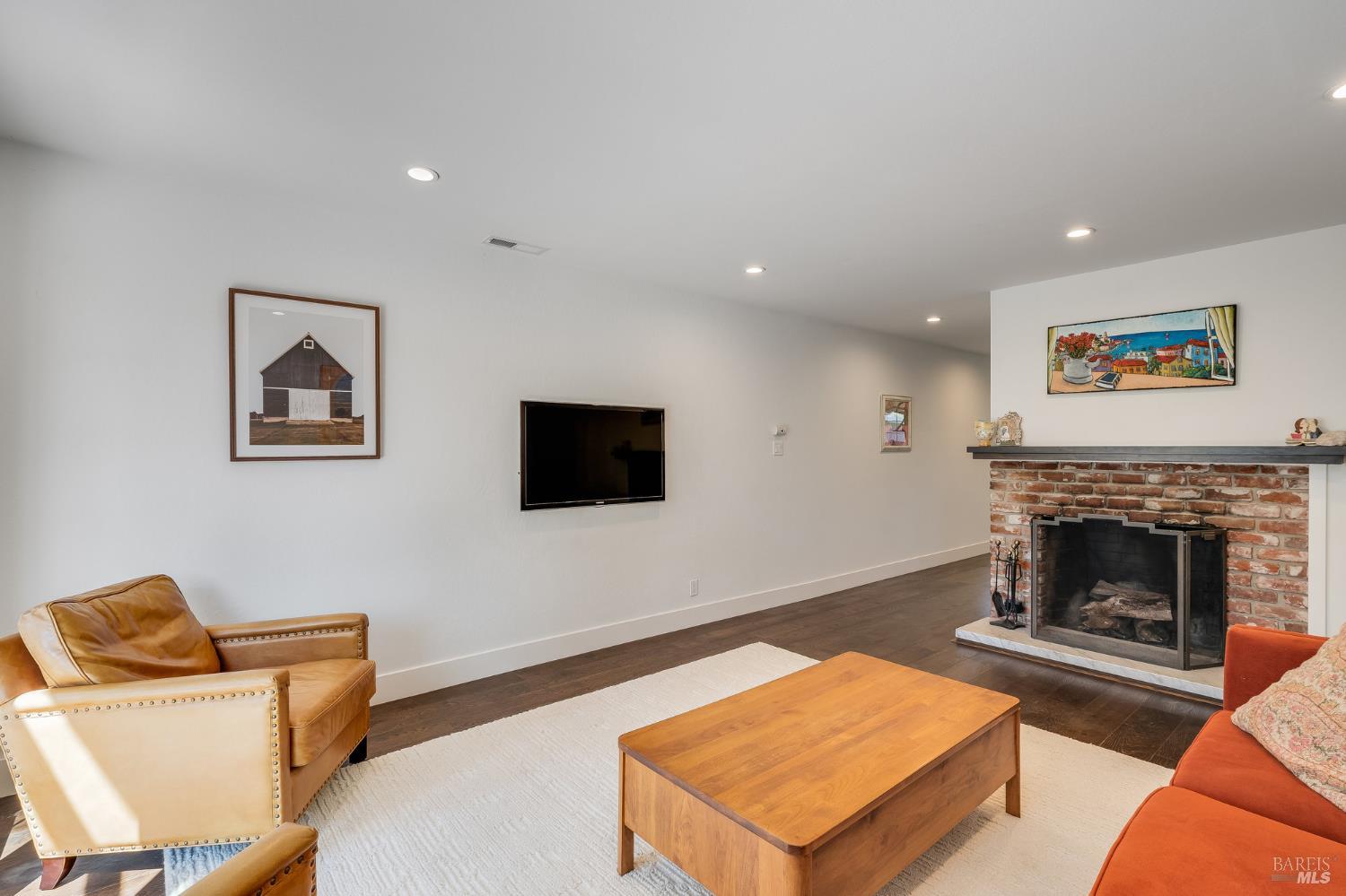 921 1st Street W