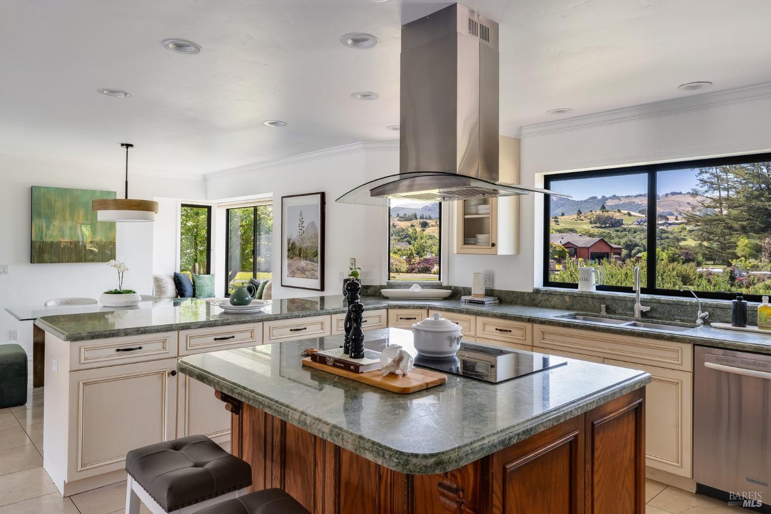 4423 La Paz Lane