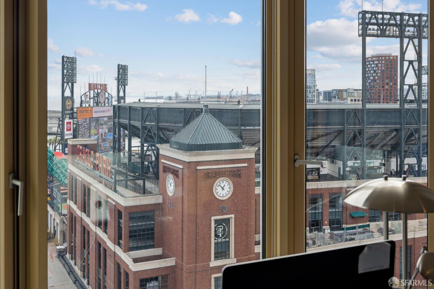 88 King Street # 1305