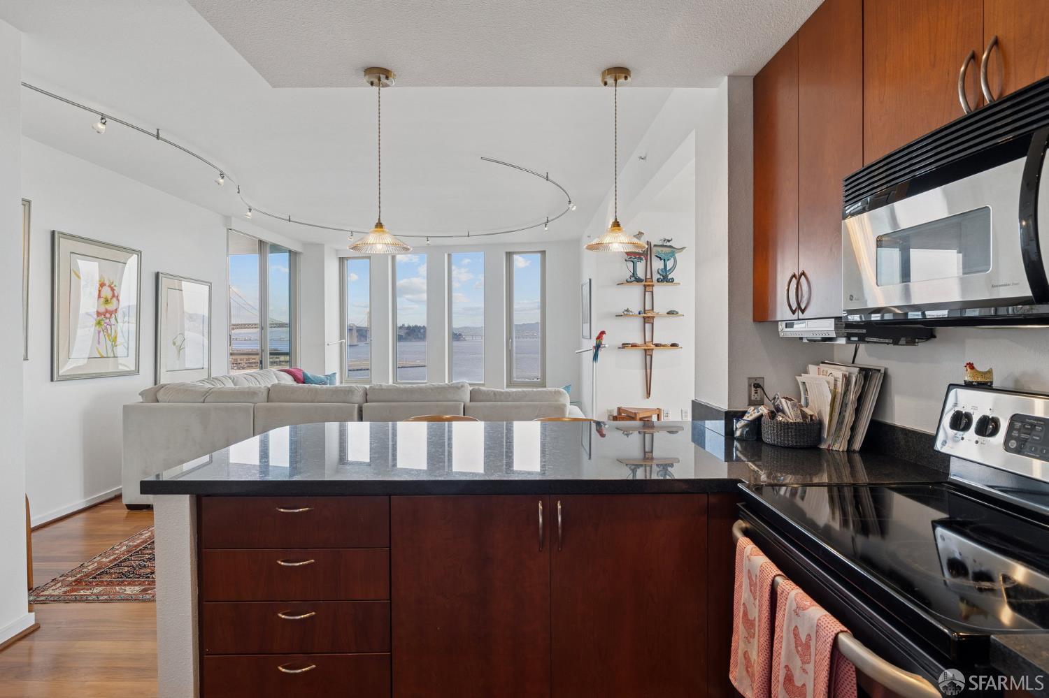 88 King Street # 1305