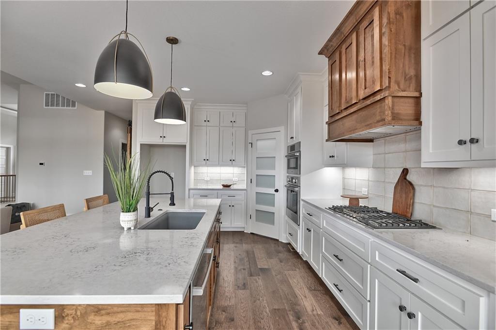 2512 W 179th Street