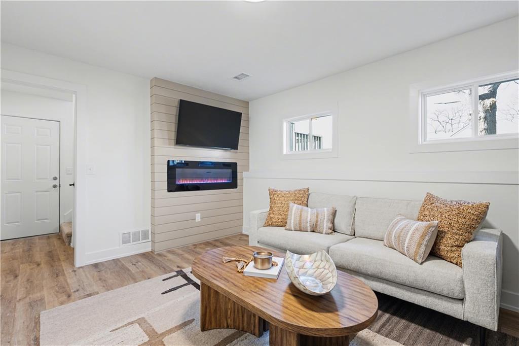 5005 Grandview Street