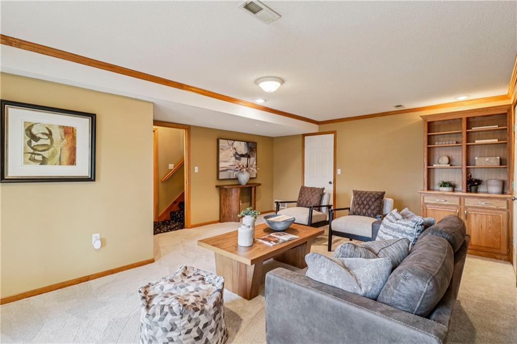 1012 Applewood Street