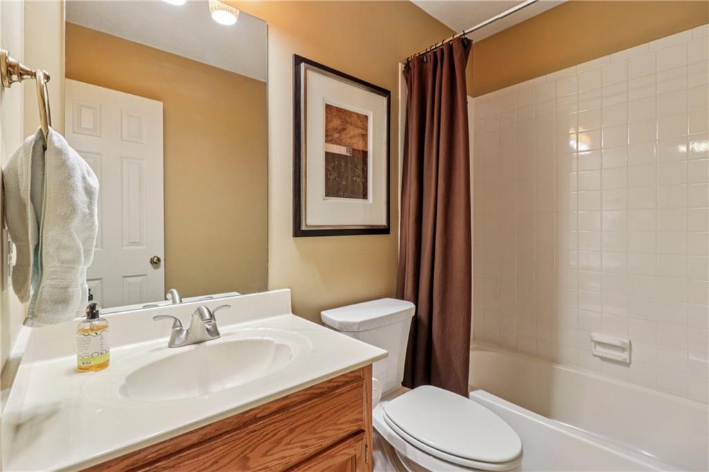 1012 Applewood Street