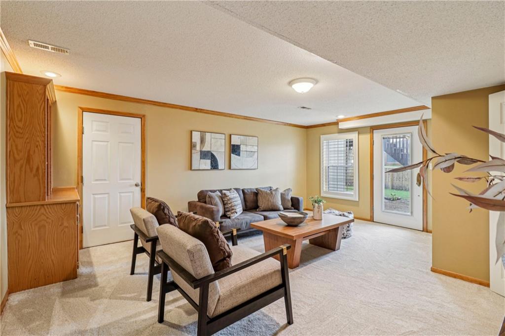 1012 Applewood Street