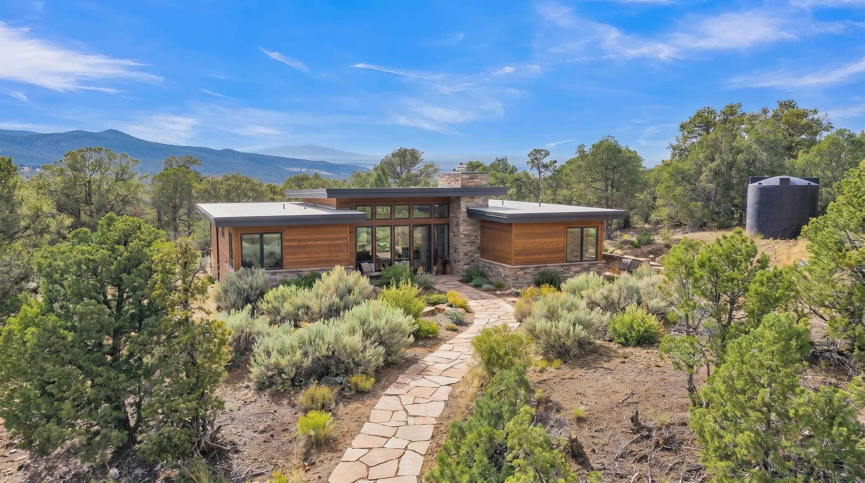 Lot 85 Pinabete Road